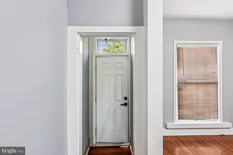 Entry Way - 1517 E Lanvale St, Baltimore, MD 21213 photo 6 of 8