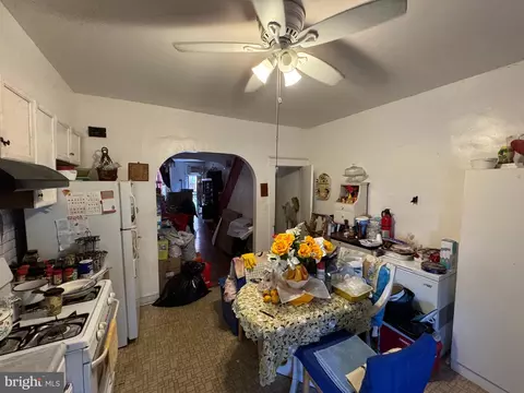 Entry Way - 3028 Chesterfield Ave, Baltimore, MD 21213 photo 3 of 5