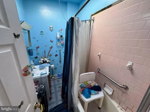 Bath - 3028 Chesterfield Ave, Baltimore, MD 21213 photo 2 of 2