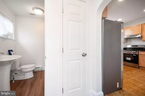 Entry Way - 3312 Glen Ave, Baltimore, MD 21215 photo 1 of 3