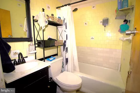 Bath - 520 Tolna St, Baltimore, MD 21224 photo 1 of 2