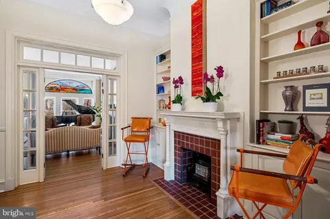 Entry Way - 2446 Eutaw Pl, Baltimore, MD 21217 photo 4 of 12