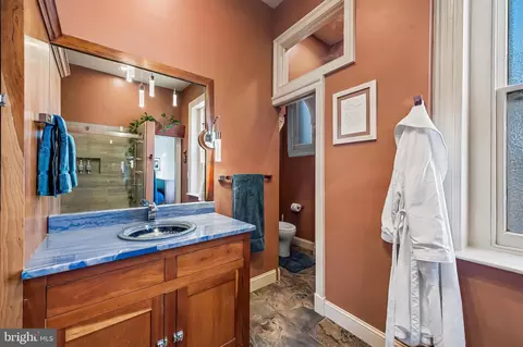 Bath - 2446 Eutaw Pl, Baltimore, MD 21217 photo 4 of 6