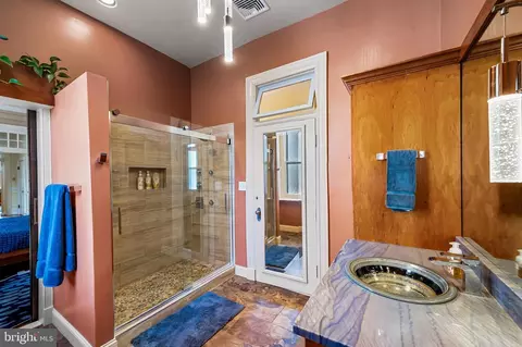 Bath - 2446 Eutaw Pl, Baltimore, MD 21217 photo 2 of 6