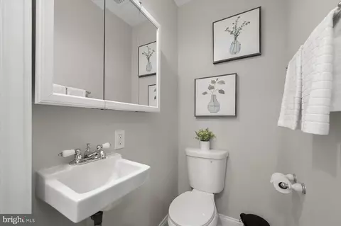Bath - 1605 Light St, Baltimore, MD 21230 photo 1 of 4