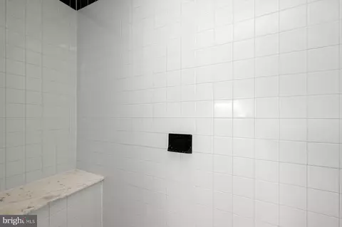 Bath - 1605 Light St, Baltimore, MD 21230 photo 3 of 4