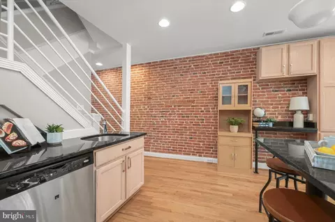 Entry Way - 1605 Light St, Baltimore, MD 21230 photo 6 of 8