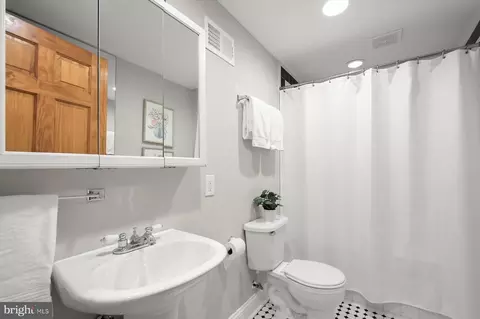 Bath - 1605 Light St, Baltimore, MD 21230 photo 4 of 4