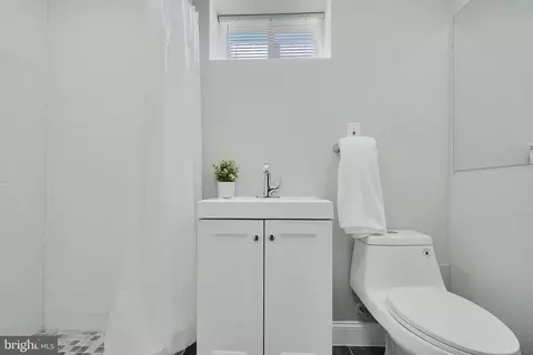 Bath - 5805 Key Ave, Baltimore, MD 21215 photo 5 of 5