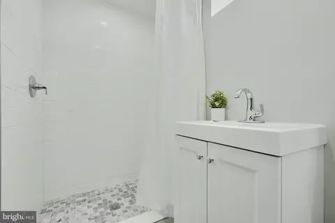 Bath - 5805 Key Ave, Baltimore, MD 21215 photo 3 of 5