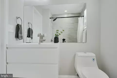 Bath - 5805 Key Ave, Baltimore, MD 21215 photo 2 of 5