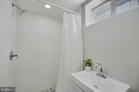Bath - 5805 Key Ave, Baltimore, MD 21215 photo 4 of 5