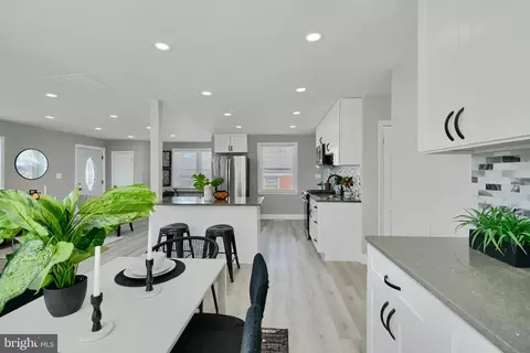 Entry Way - 5805 Key Ave, Baltimore, MD 21215 photo 3 of 4