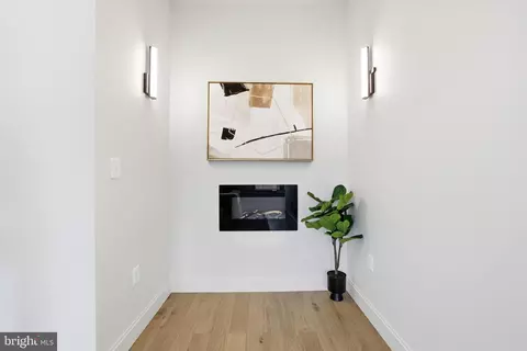Entry Way - 713 E 20th St, Baltimore, MD 21218 photo 9 of 18