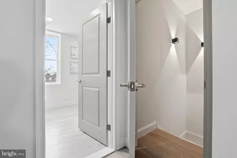 Entry Way - 713 E 20th St, Baltimore, MD 21218 photo 14 of 18