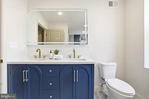 Bath - 713 E 20th St, Baltimore, MD 21218 photo 2 of 9