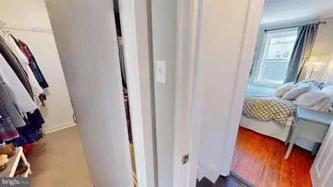 Entry Way - 511 S Chapel St, Baltimore, MD 21231 photo 13 of 15