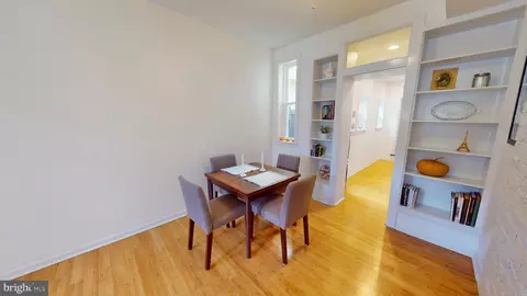 Entry Way - 511 S Chapel St, Baltimore, MD 21231 photo 2 of 15