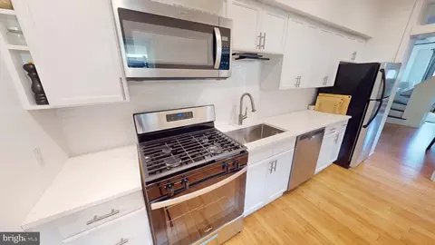 Entry Way - 511 S Chapel St, Baltimore, MD 21231 photo 6 of 15