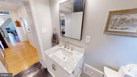 Entry Way - 511 S Chapel St, Baltimore, MD 21231 photo 12 of 15