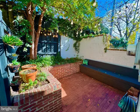 Exterior - 511 S Chapel St, Baltimore, MD 21231 photo 2 of 3