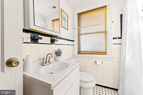 Bath - 3807 Kimble Rd, Baltimore, MD 21218 photo 1 of 3