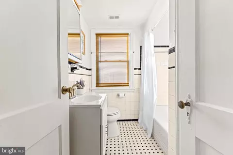 Bath - 3807 Kimble Rd, Baltimore, MD 21218 photo 2 of 3