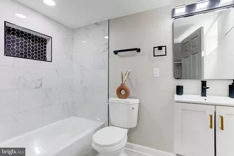 Bath - 3012 Hanlon Ave, Baltimore, MD 21216 photo 5 of 6