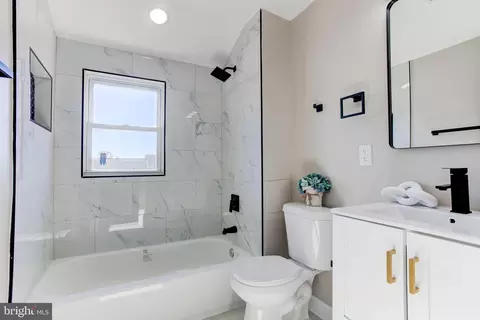 Bath - 3012 Hanlon Ave, Baltimore, MD 21216 photo 1 of 6