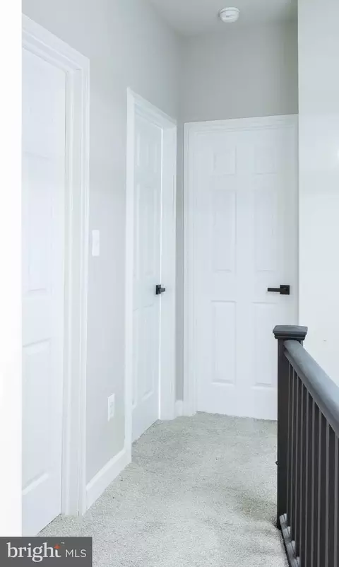 Entry Way - 24 S Tremont Rd, Baltimore, MD 21229 photo 4 of 9