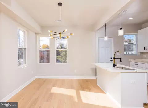 Entry Way - 24 S Tremont Rd, Baltimore, MD 21229 photo 1 of 9