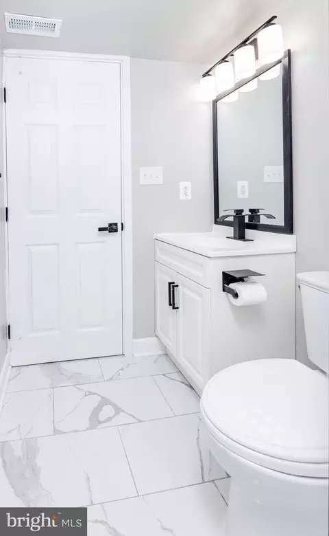 Bath - 24 S Tremont Rd, Baltimore, MD 21229 photo 2 of 5