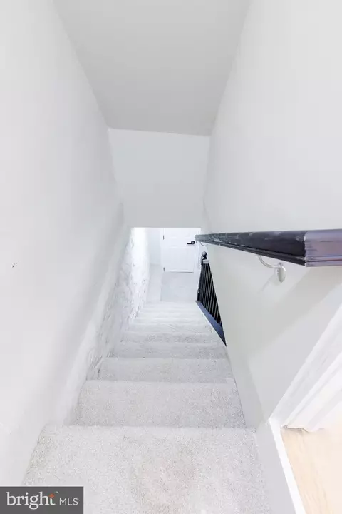 Entry Way - 24 S Tremont Rd, Baltimore, MD 21229 photo 6 of 9