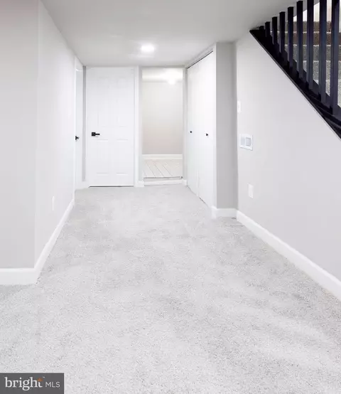 Entry Way - 24 S Tremont Rd, Baltimore, MD 21229 photo 8 of 9