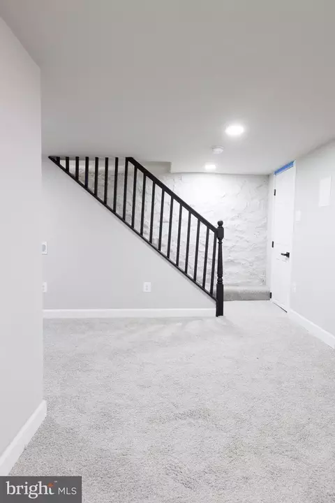 Entry Way - 24 S Tremont Rd, Baltimore, MD 21229 photo 7 of 9
