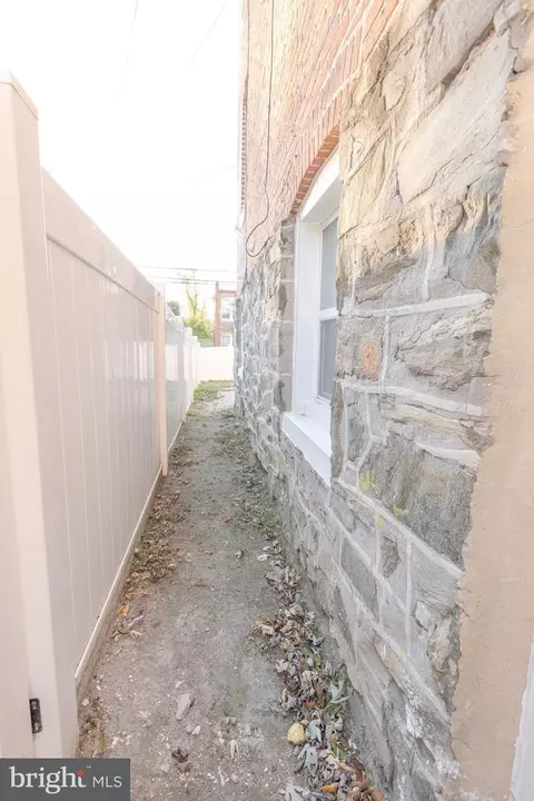 Entry Way - 24 S Tremont Rd, Baltimore, MD 21229 photo 9 of 9