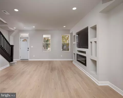 Living - 24 S Tremont Rd, Baltimore, MD 21229 photo 2 of 3