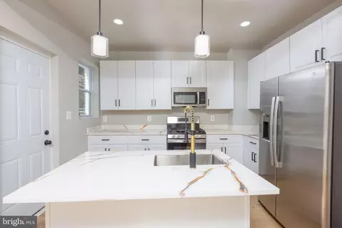 Kitchen - 24 S Tremont Rd, Baltimore, MD 21229 photo 1 of 1