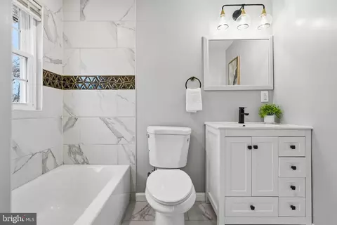 Bath - 3604 12 White Ave, Baltimore, MD 21206 photo 1 of 4
