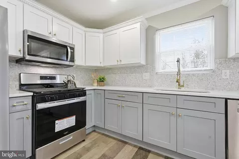 Entry Way - 3604 12 White Ave, Baltimore, MD 21206 photo 2 of 6