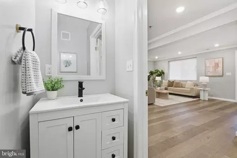 Entry Way - 3604 12 White Ave, Baltimore, MD 21206 photo 1 of 6