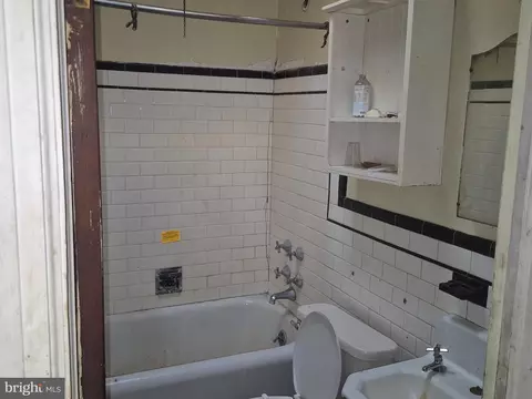 Bath - 3302 W Franklin St, Baltimore, MD 21229 photo 1 of 1