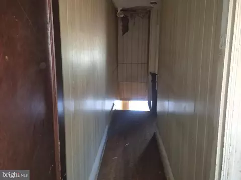 Entry Way - 3302 W Franklin St, Baltimore, MD 21229 photo 5 of 7