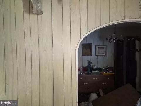 Entry Way - 3302 W Franklin St, Baltimore, MD 21229 photo 2 of 7
