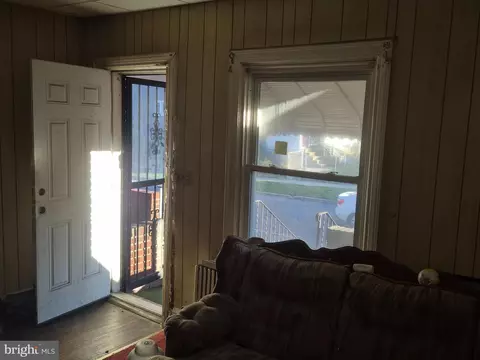 Entry Way - 3302 W Franklin St, Baltimore, MD 21229 photo 1 of 7