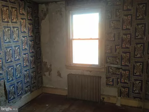 Bedroom - 3302 W Franklin St, Baltimore, MD 21229 photo 2 of 2