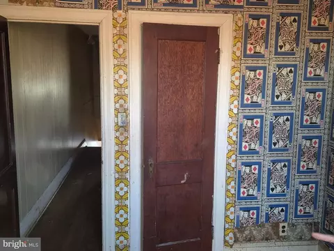 Entry Way - 3302 W Franklin St, Baltimore, MD 21229 photo 7 of 7