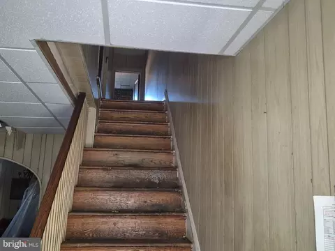Entry Way - 3302 W Franklin St, Baltimore, MD 21229 photo 4 of 7