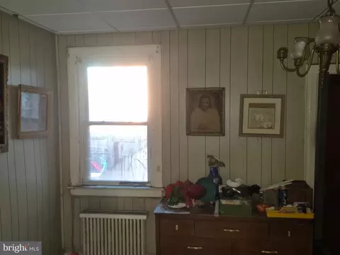 Entry Way - 3302 W Franklin St, Baltimore, MD 21229 photo 3 of 7