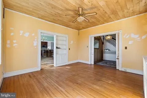 Living - 4111 Hamilton Ave, Baltimore, MD 21206 photo 2 of 7